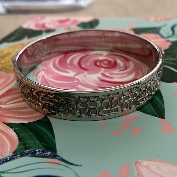 Authentic signature coach silver bangle VGUC - Picture 2 of 6